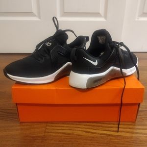 Nike Air Max Bella TR5 Women size 7.5 Black